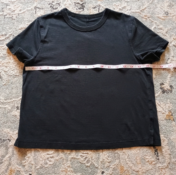 Lululemon | Classic Fit Cotton Blend Short Sleeve Tee | Size 2 - Picture 2 of 4